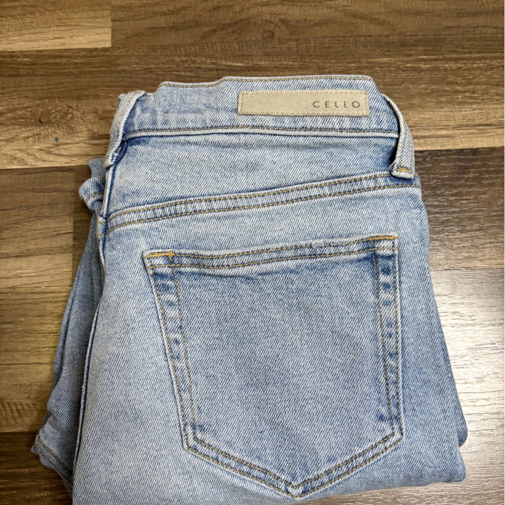 Cello Light Blue Distressed Straight Denim Jeans Women's Juniors women’s size 9